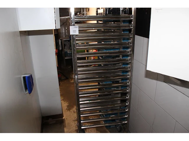 Regaalwagen met 15 posities. afmeting 38 x 55 x 174 cm - afbeelding 1 van  2