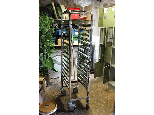 Regaalwagen met 15 posities. afmeting 38 x 55 x 174 cm - afbeelding 2 van  2