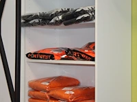 Regenkleding werkoveralls truien en broeken in kast ruim 35 stuks. - afbeelding 1 van  3