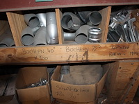 Regenwaterafvoer producten in kast w.o. wrongen, bladvangers, tapbuizen, bochten, pen en beugels en stadsui... - afbeelding 4 van  7