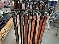 Rek met 118x riem o.a. the buttermaker, the belt atelier - afbeelding 6 van  13