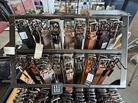 Rek met 118x riem o.a. the buttermaker, the belt atelier - afbeelding 7 van  13
