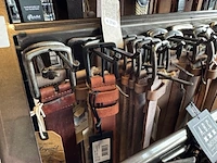 Rek met 118x riem o.a. the buttermaker, the belt atelier - afbeelding 9 van  13