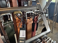 Rek met 118x riem o.a. the buttermaker, the belt atelier - afbeelding 11 van  13