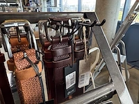 Rek met 118x riem o.a. the buttermaker, the belt atelier - afbeelding 12 van  13