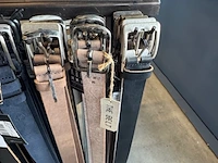 Rek met 88x riem o.a. the belt, the belt atelier - afbeelding 4 van  8