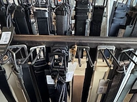 Rek met 88x riem o.a. the belt, the belt atelier - afbeelding 6 van  8