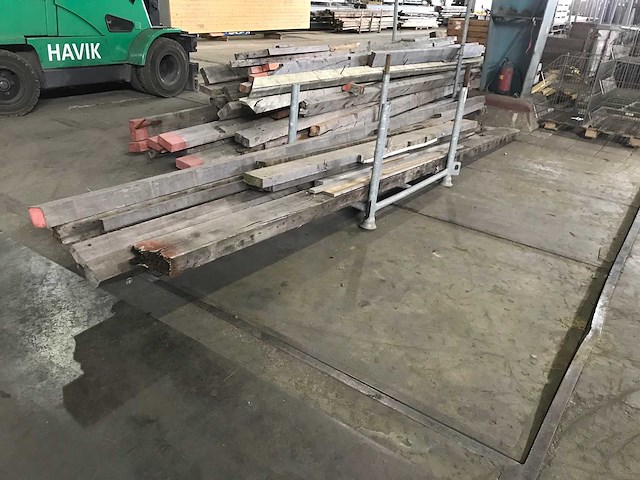 Rek met balken - afbeelding 1 van  3