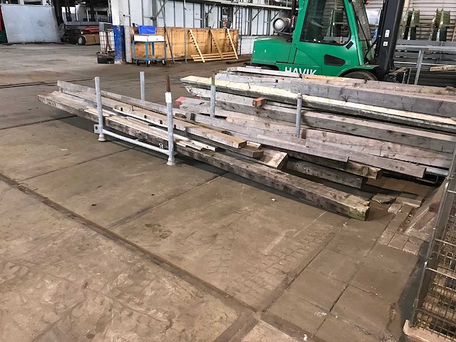 Rek met balken - afbeelding 3 van  3