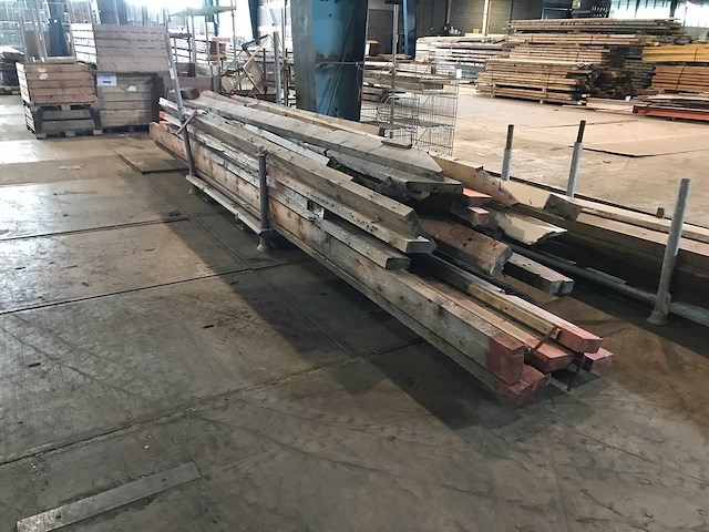 Rek met balken - afbeelding 1 van  3