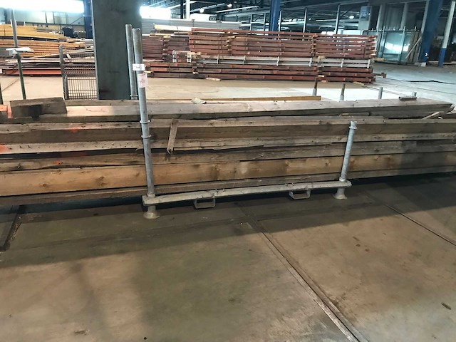 Rek met balken - afbeelding 2 van  3