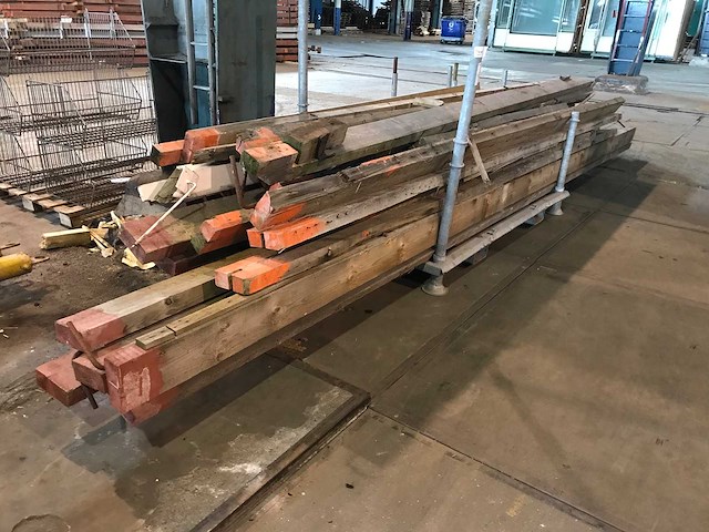 Rek met balken - afbeelding 3 van  3