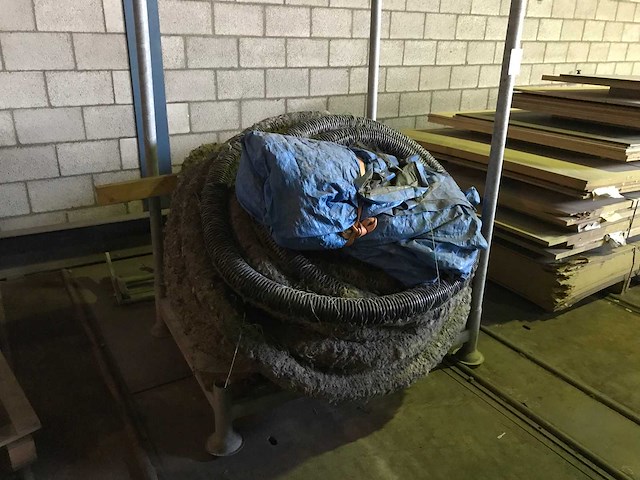 Rek met drainage buis - afbeelding 2 van  3