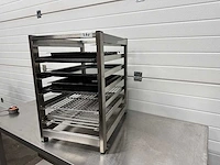 Rek met oven roosters - afbeelding 1 van  4