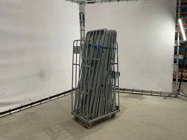 Rekken voor rolcontainers (17x) - afbeelding 2 van  5