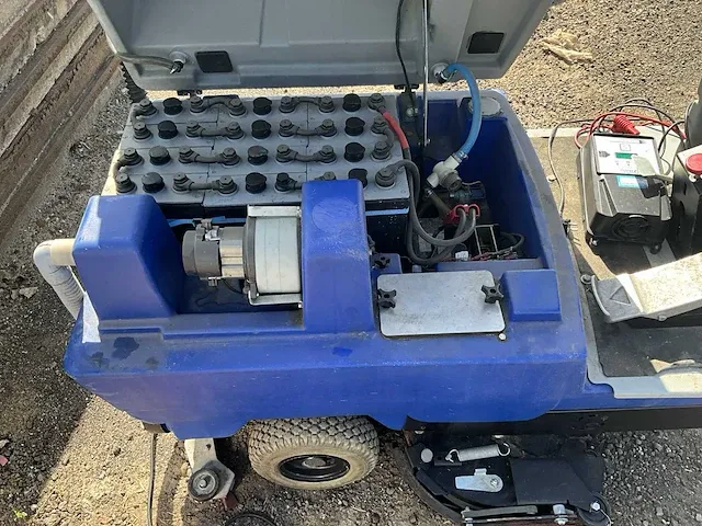 Relavit quick zelfrijdende veegmachine - afbeelding 8 van  11