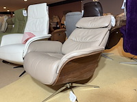 Relaxfauteuil, taupe leer, manueel verstelbaar,design, chromen poot - afbeelding 2 van  5