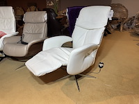 Relaxfauteuil, wit leer, elektrisch verstelbaar,design, chromen poot - afbeelding 1 van  6
