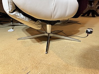 Relaxfauteuil, wit leer, elektrisch verstelbaar,design, chromen poot - afbeelding 5 van  6