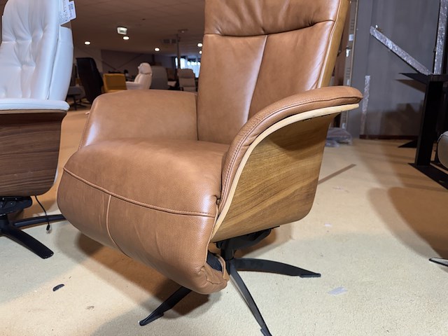 Relaxfauteuil, wit leer, elektrisch verstelbaar,design, zwarte poot - afbeelding 2 van  11