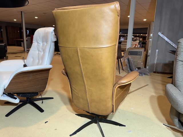 Relaxfauteuil, wit leer, elektrisch verstelbaar,design, zwarte poot - afbeelding 3 van  11