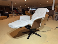 Relaxfauteuil, wit leer, elektrisch verstelbaar,design, zwarte poot - afbeelding 1 van  11