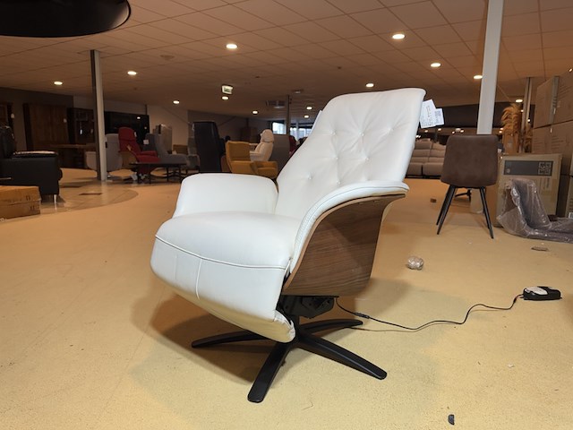 Relaxfauteuil, wit leer, elektrisch verstelbaar,design, zwarte poot - afbeelding 4 van  11
