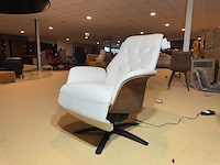 Relaxfauteuil, wit leer, elektrisch verstelbaar,design, zwarte poot - afbeelding 4 van  11