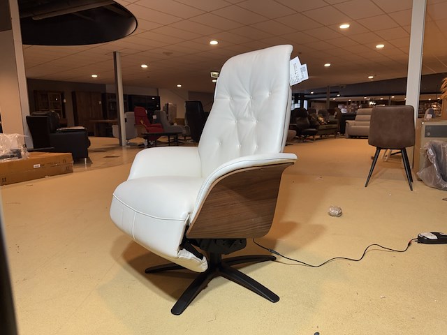 Relaxfauteuil, wit leer, elektrisch verstelbaar,design, zwarte poot - afbeelding 5 van  11