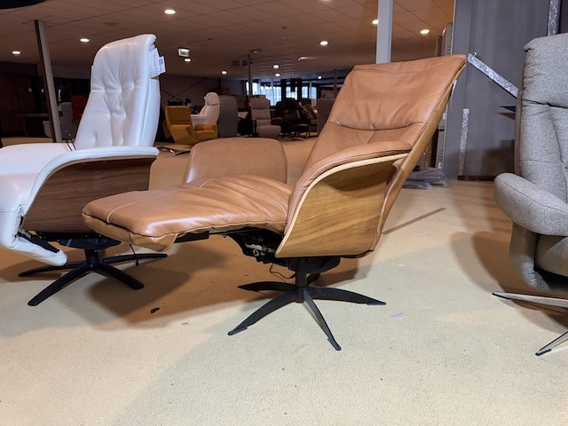Relaxfauteuil, wit leer, elektrisch verstelbaar,design, zwarte poot - afbeelding 8 van  11