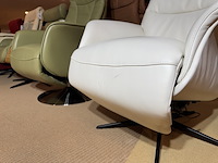 Relaxfauteuil, wit leer, m, elektrisch verstelbaar, zwarte poot - afbeelding 4 van  6