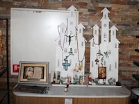 Religieuze accessoires w.o. kruizen, rozenkransen, etc. - afbeelding 1 van  3
