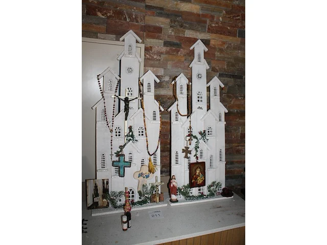 Religieuze accessoires w.o. kruizen, rozenkransen, etc. - afbeelding 3 van  3