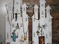 Religieuze accessoires w.o. kruizen, rozenkransen, etc. - afbeelding 3 van  3