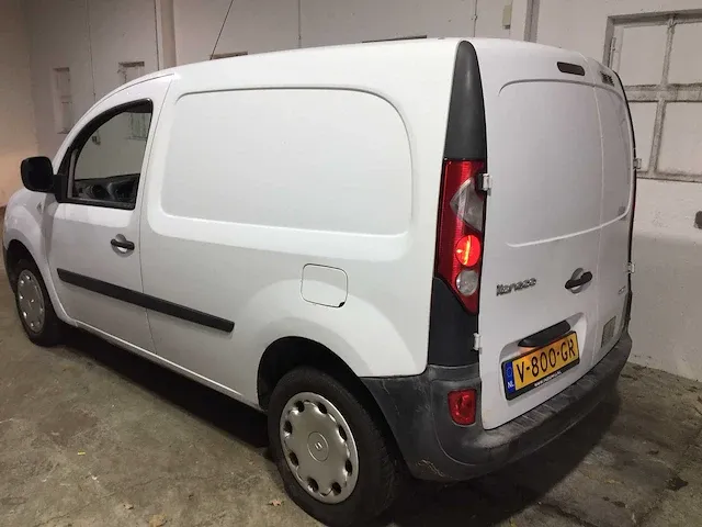 Renault - 1.5 dci 70 confort - v-800-gr - afbeelding 12 van  18