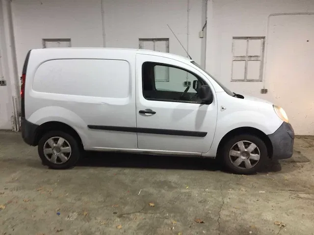 Renault - 1.5 dci 70 confort - v-800-gr - afbeelding 15 van  18