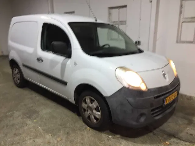 Renault - 1.5 dci 70 confort - v-800-gr - afbeelding 16 van  18