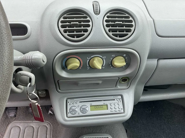 Renault - 2000 - twingo - 1.2 air - personenauto - afbeelding 7 van  10