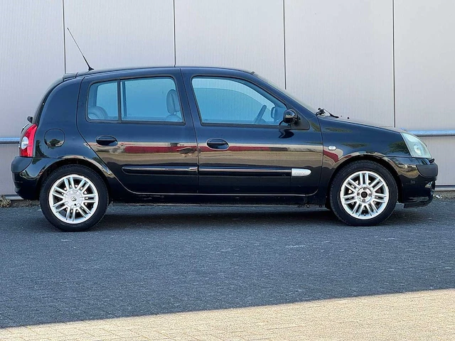 Renault - 2004 - clio - 1.6-16v initiale - automaat - 12-nn-dv - afbeelding 7 van  13