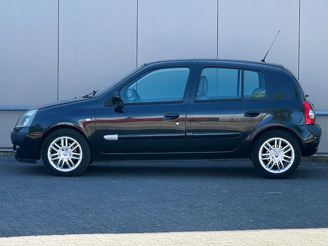 Renault - 2004 - clio - 1.6-16v initiale - automaat - 12-nn-dv - afbeelding 10 van  13