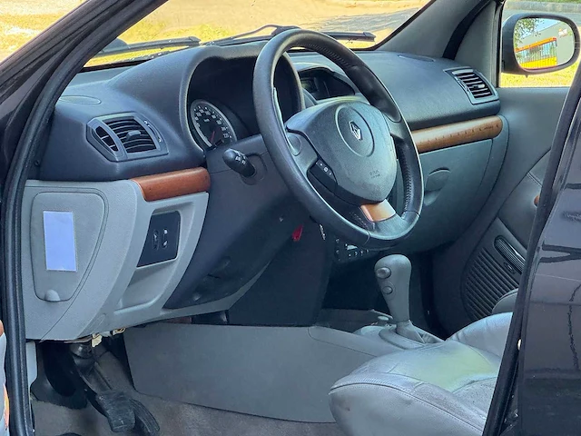 Renault - 2004 - clio - 1.6-16v initiale - automaat - 12-nn-dv - afbeelding 13 van  13