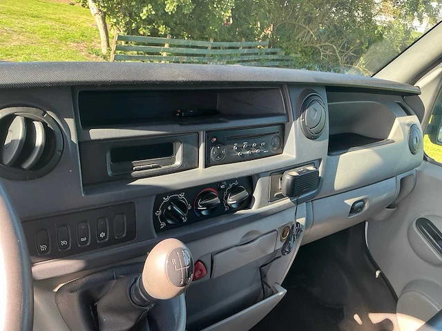 Renault - 2004 - master 3.5t paarden veewagen - vrachtwagen - afbeelding 44 van  78
