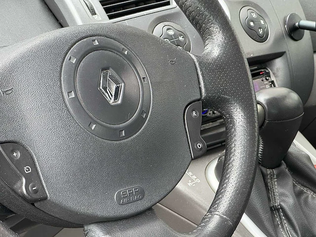 Renault - 2004 - scénic - automaat - 1.6-16v dynam.luxe - 81-nx-bv - afbeelding 2 van  16