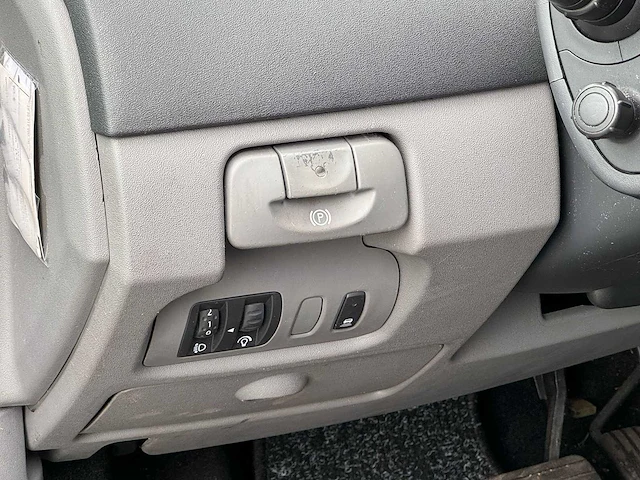 Renault - 2004 - scénic - automaat - 1.6-16v dynam.luxe - 81-nx-bv - afbeelding 3 van  16