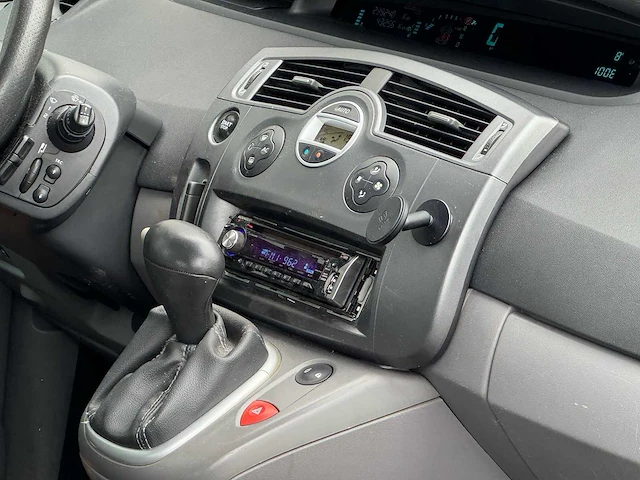 Renault - 2004 - scénic - automaat - 1.6-16v dynam.luxe - 81-nx-bv - afbeelding 6 van  16