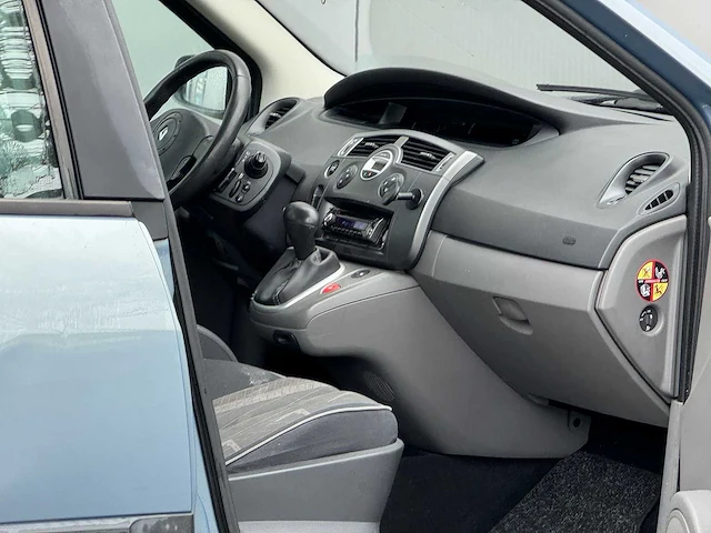 Renault - 2004 - scénic - automaat - 1.6-16v dynam.luxe - 81-nx-bv - afbeelding 7 van  16