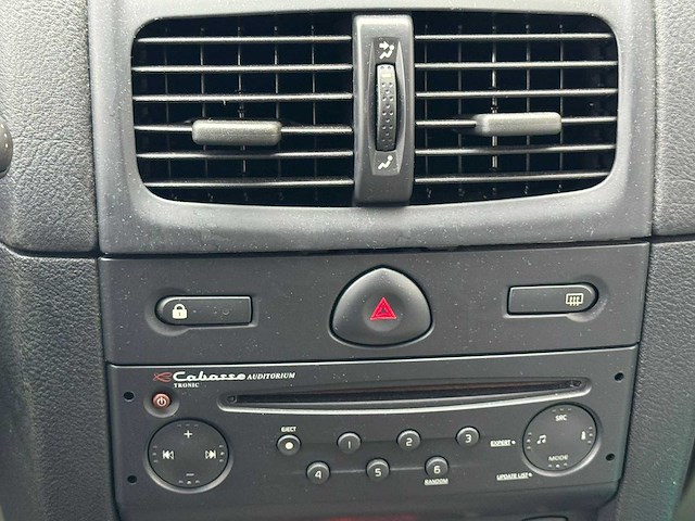 Renault - 2005 - clio - 1.6-16v initiale - automaat - 37-rg-tp - afbeelding 3 van  13