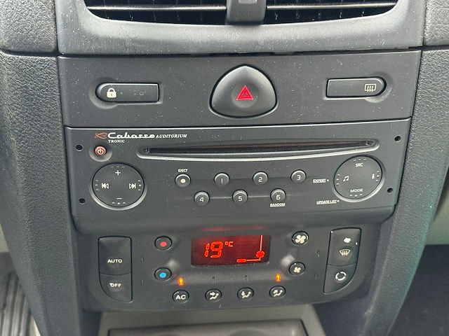 Renault - 2005 - clio - 1.6-16v initiale - automaat - 37-rg-tp - afbeelding 4 van  13