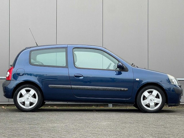Renault - 2005 - clio - 1.6-16v initiale - automaat - 37-rg-tp - afbeelding 9 van  13