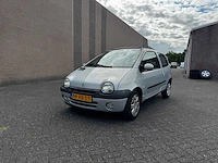 Renault - 2005 - twingo - 1.2-16v kenzo quick5 automaat - 94-rb-ds - afbeelding 1 van  8